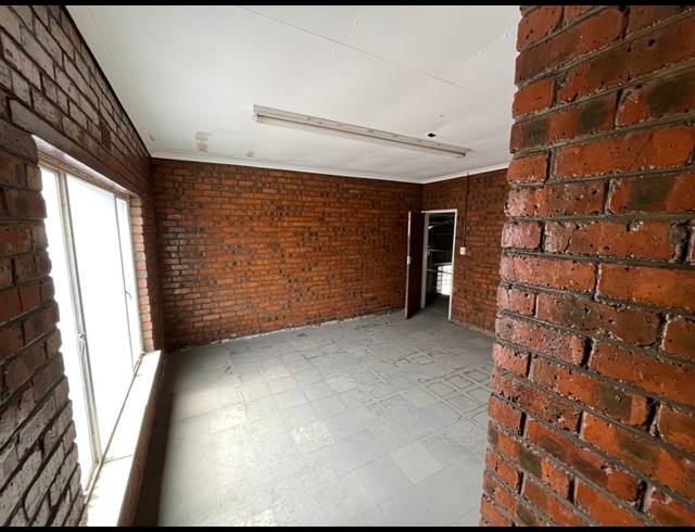 1,100M² WAREHOUSE FOR SALE IN NEW ERA